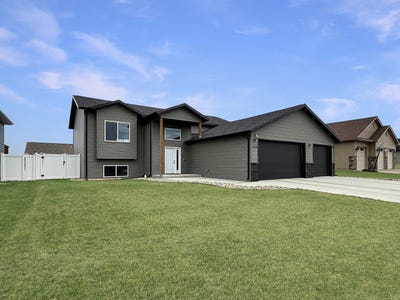 /international/us/2628-18th-street-minot-nd-110108191940/