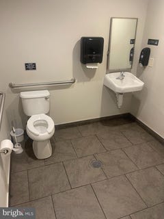 /international/us/8-market-street-hatfield-pa-110101197431/