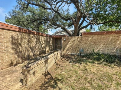 /international/us/601-e-henry-street-hamilton-tx-110101894368/