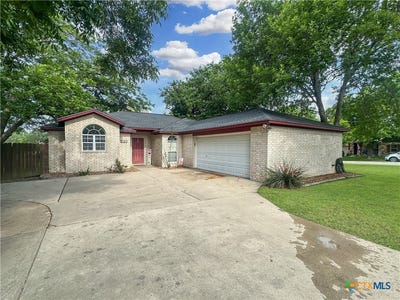 /international/us/704-s-market-street-flatonia-tx-110108379284/