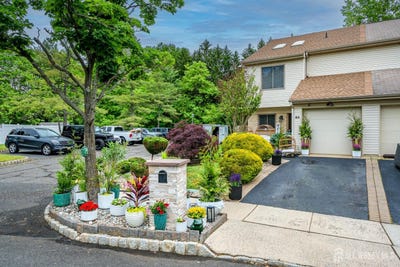 /international/us/85-homestead-drive-old-bridge-nj-110108228393/