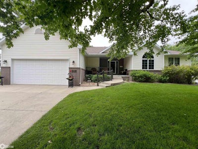 /international/us/1121-woodland-drive-newton-ia-110101056824/