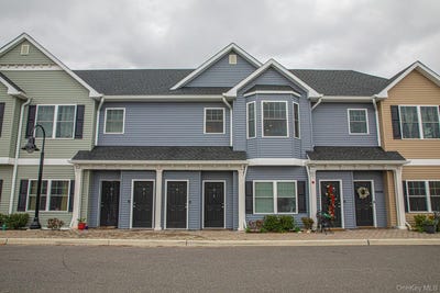/international/us/12-sophia-court-west-babylon-ny-110108340604/