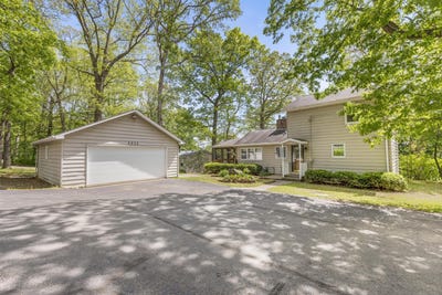 /international/us/4035-oak-park-drive-osseo-mi-110108256700/