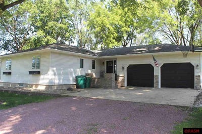 /international/us/402-w-1st-street-sherburn-mn-110100356991/