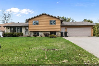 /international/us/634-e-walnut-place-sturgeon-bay-wi-110107402097/