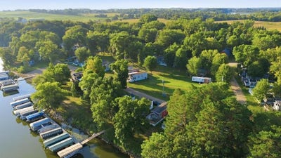 /international/us/18096-browns-lake-road-richmond-mn-110119868080/