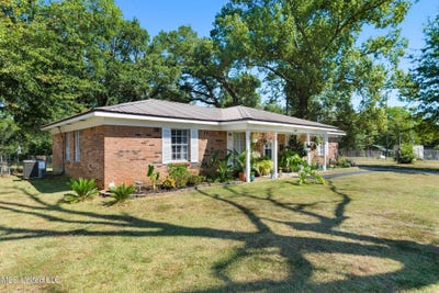 /international/us/446-park-street-lucedale-ms-110102380944/