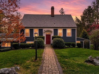 /international/us/8-hillside-rd-southbridge-ma-110107830349/
