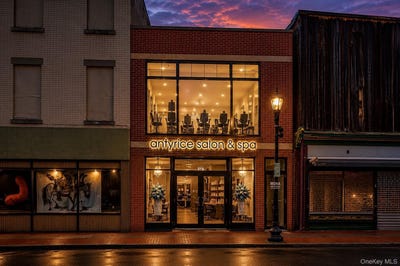 /international/us/381-main-street-poughkeepsie-ny-110109211376/