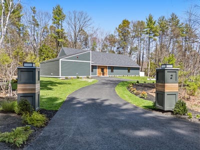 /international/us/2-woodside-meadow-road-kittery-me-110107606565/