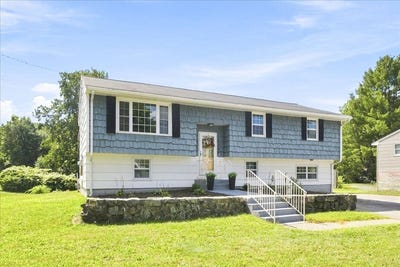 /international/us/2040-central-st-stoughton-ma-110110301172/