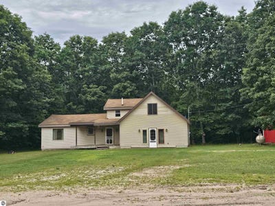 /international/us/3815-n-3-1-2-road-mesick-mi-110100589768/
