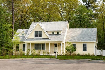 /international/us/10-mccarron-drive-hampton-nh-110107048996/