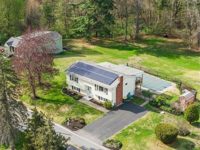 /international/us/13-groton-shirley-rd-ayer-ma-110107846996/