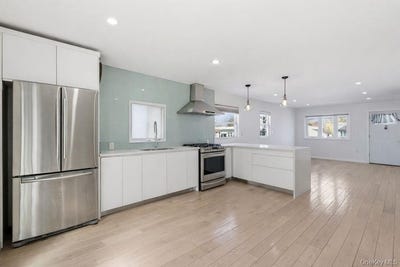 /international/us/8928-133rd-avenue-ozone-park-ny-110106378415/