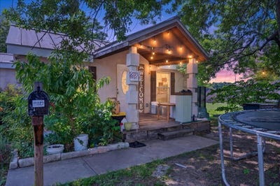 /international/us/218-barger-street-garland-tx-110108781648/