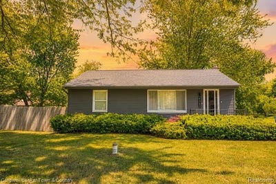 /international/us/4383-green-lake-road-west-bloomfield-twp-mi-110108498036/