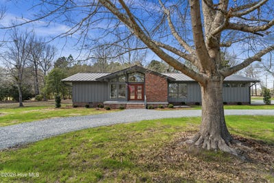/international/us/1000-pine-street-lake-waccamaw-nc-110106962431/