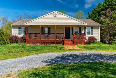 /international/us/2305-smith-mountain-lake-parkway-huddleston-va-110107390535/