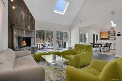 /international/us/26-lakeside-lane-westhampton-ny-110097874565/
