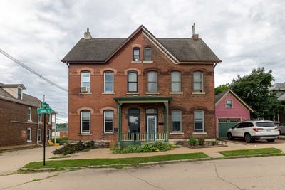 /international/us/320-jones-dubuque-ia-110101140265/