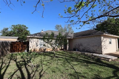 /international/us/7003-apperson-st-del-valle-tx-110109082631/