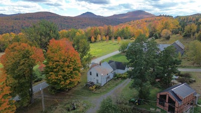 /international/us/12-baraw-road-lowell-vt-110106470165/