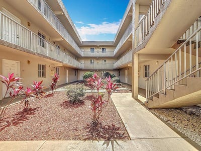 /international/us/6065-nw-186th-street-hialeah-fl-110100589903/