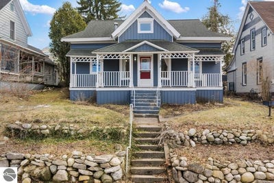 /international/us/312-grove-petoskey-mi-110107349549/