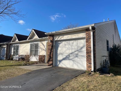 /international/us/42-buttonwood-court-lakewood-nj-110105043471/