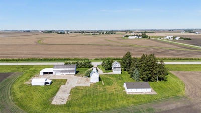 /international/us/12119-s-hudson-road-hudson-ia-110109997406/