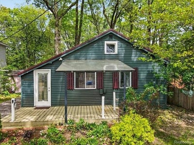 /international/us/2086-miles-road-oregon-twp-mi-110108193165/