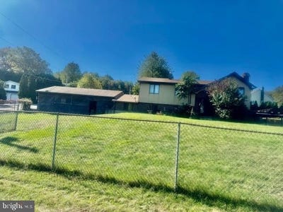 /international/us/300-topeka-avenue-shenandoah-pa-110095135970/