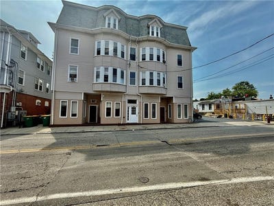 /international/us/586-north-main-street-woonsocket-ri-110100987189/?lang=zh-tw