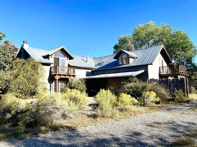 /international/us/34-varos-rd-arroyo-hondo-nm-110077711244/