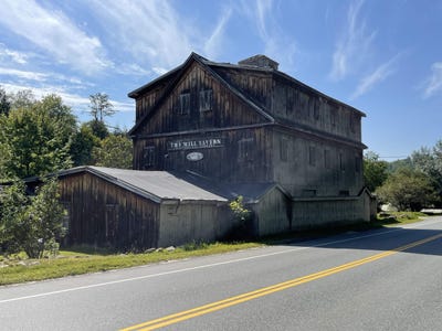 /international/us/2242-n-main-street-londonderry-vt-110093049053/