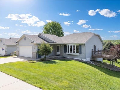 /international/us/4524-meadow-lakes-drive-nw-rochester-mn-110108198957/