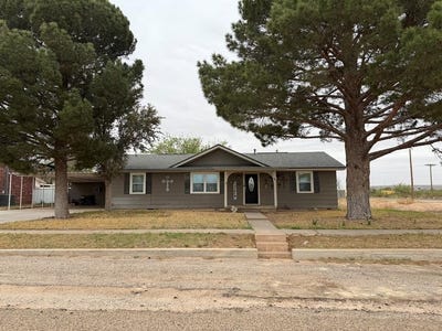/international/us/102-walnut-avenue-mccamey-tx-110106815175/