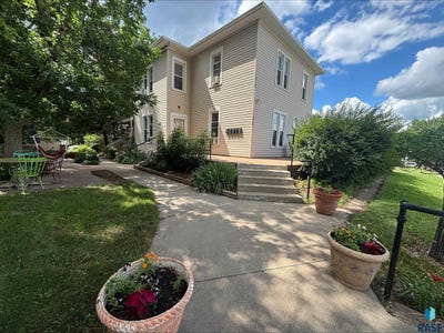 /international/us/1035-n-spring-ave-sioux-falls-sd-110098963910/