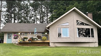 /international/us/3910-n-grandview-drive-iron-mountain-mi-110107935379/