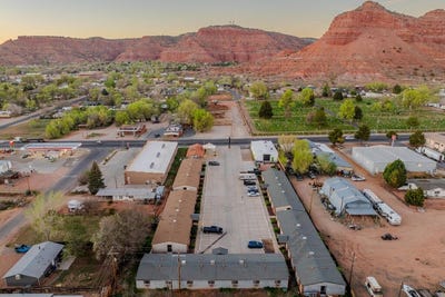 /international/us/386-w-300-n-kanab-ut-110106812336/