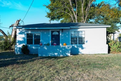 /international/us/109-s-hickory-street-ballinger-tx-110103659895/