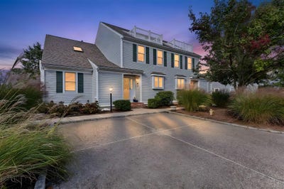 /international/us/62-grand-avenue-falmouth-ma-110120582330/