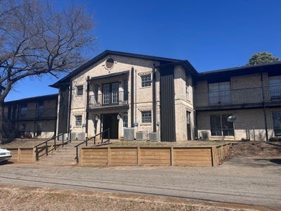 /international/us/2903-clarksville-street-paris-tx-110105804004/