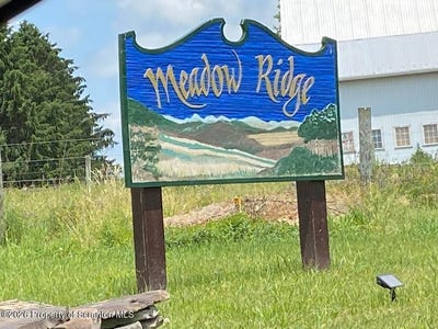 /international/us/5-middle-mountain-drive-tunkhannock-pa-110107303926/
