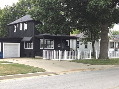 /international/us/309-n-market-street-hoopeston-il-110101054004/