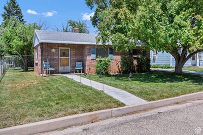 /international/us/82-w-pioneer-ave-parowan-ut-110100563336/