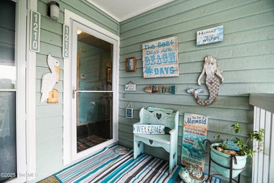 /international/us/202-lewis-drive-carolina-beach-nc-110103633143/