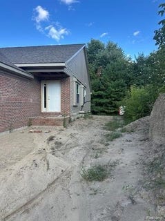 /international/us/821-chelsea-ridge-court-howell-mi-110105321199/